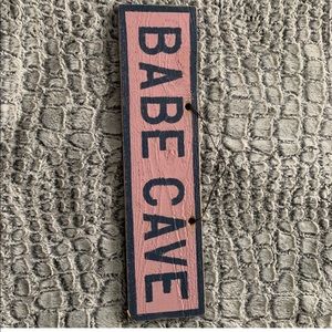 Brandy Melville babe cave sign